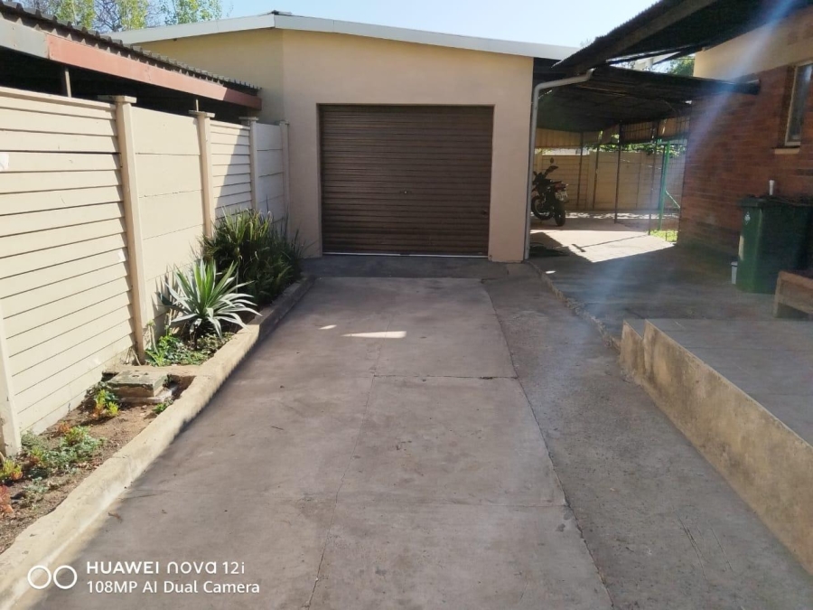 To Let 3 Bedroom Property for Rent in Protea Park North West